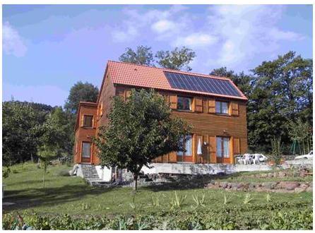 Installation solaire thermique pour la production d'eau chaude sanitaire et le chauffage du bâtiment